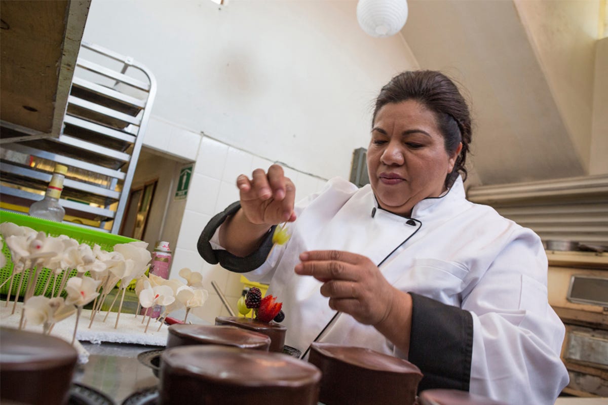 Slideshow-CREA-Women-micro-entrepreneur-03.jpg