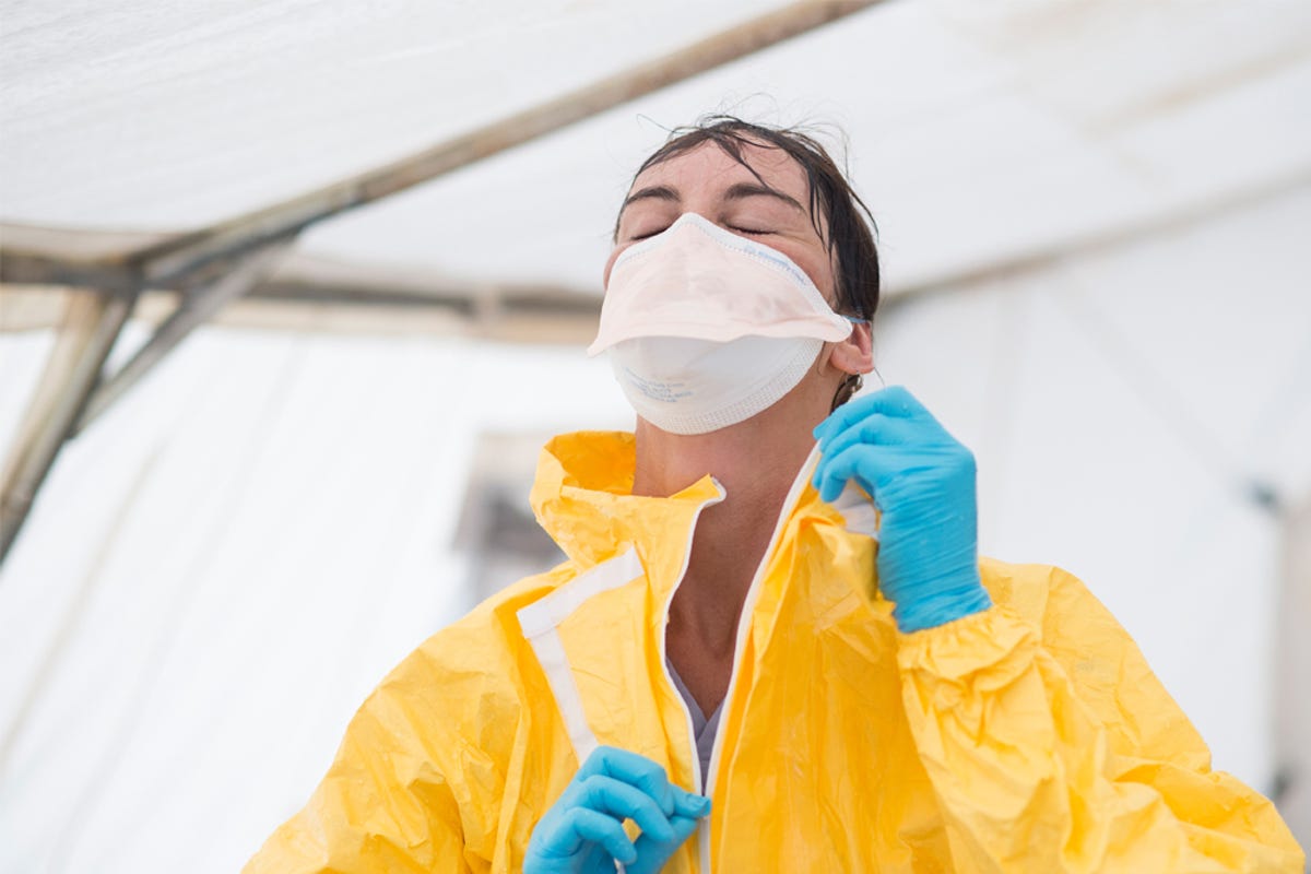 Slideshow-MSF-Fighting-Ebola-05.jpg