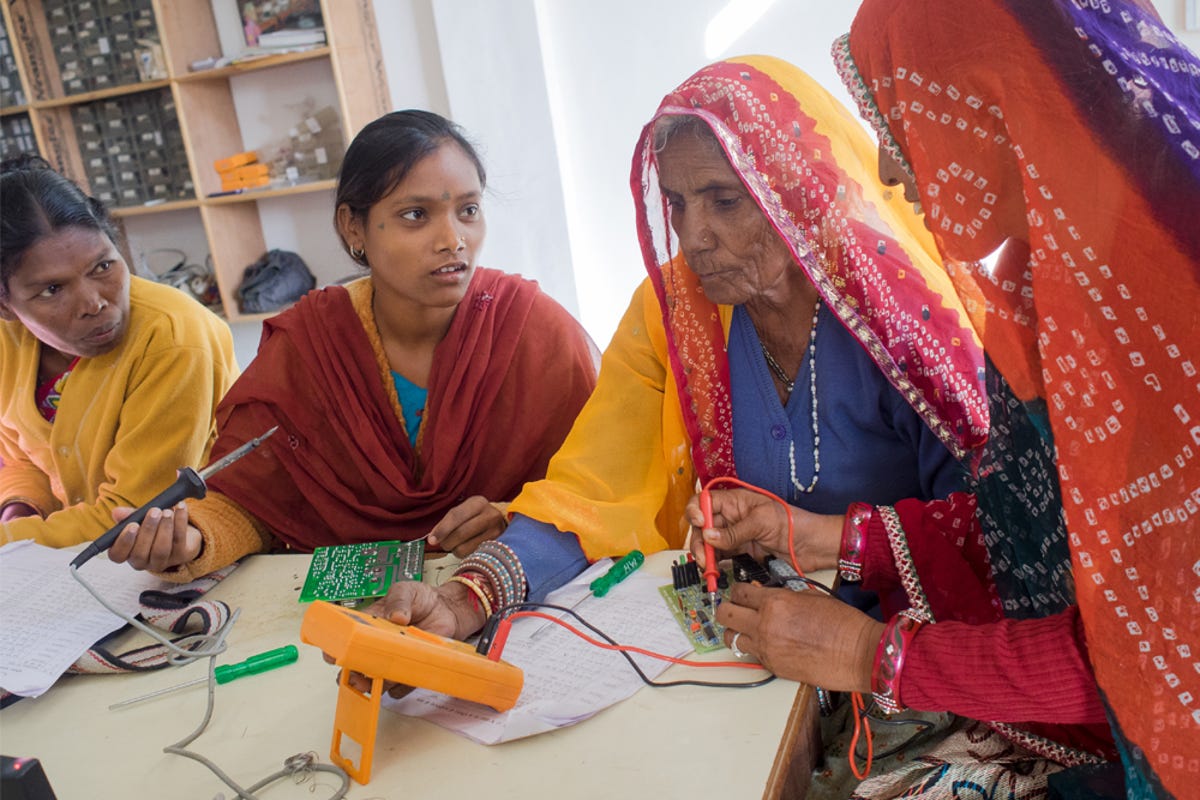 Slideshow-Barefoot-College-Grandmothers-switch-the-lights-on-5.jpg