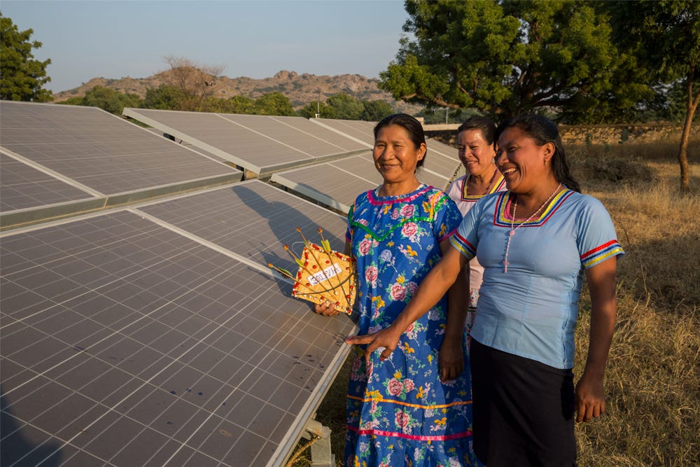 Header-card-Barefoot-College-Grandmothers-switch-the-lights-on-01.jpg