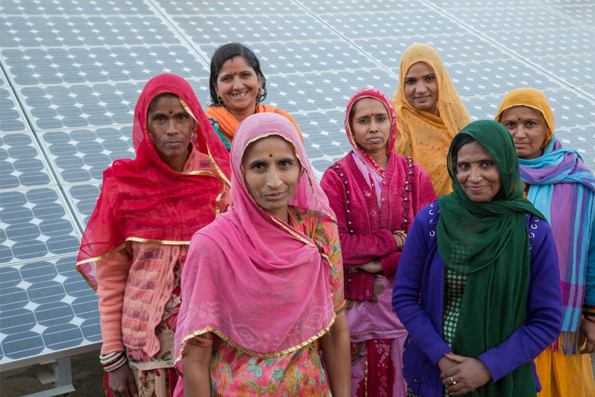 Slideshow-Barefoot-College-Grandmothers-switch-the-lights-on-04.jpg