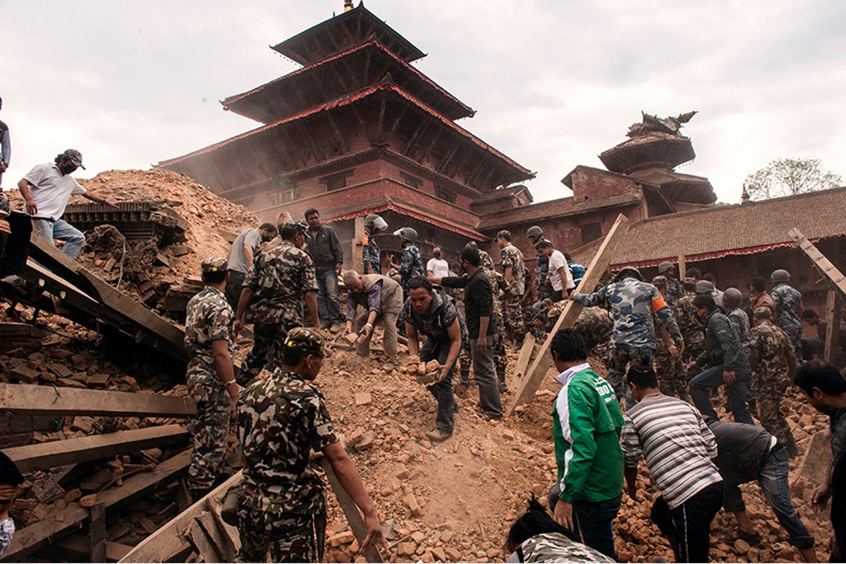 Slideshow-IFRC-Nepal-Earth-trembled-02.jpg