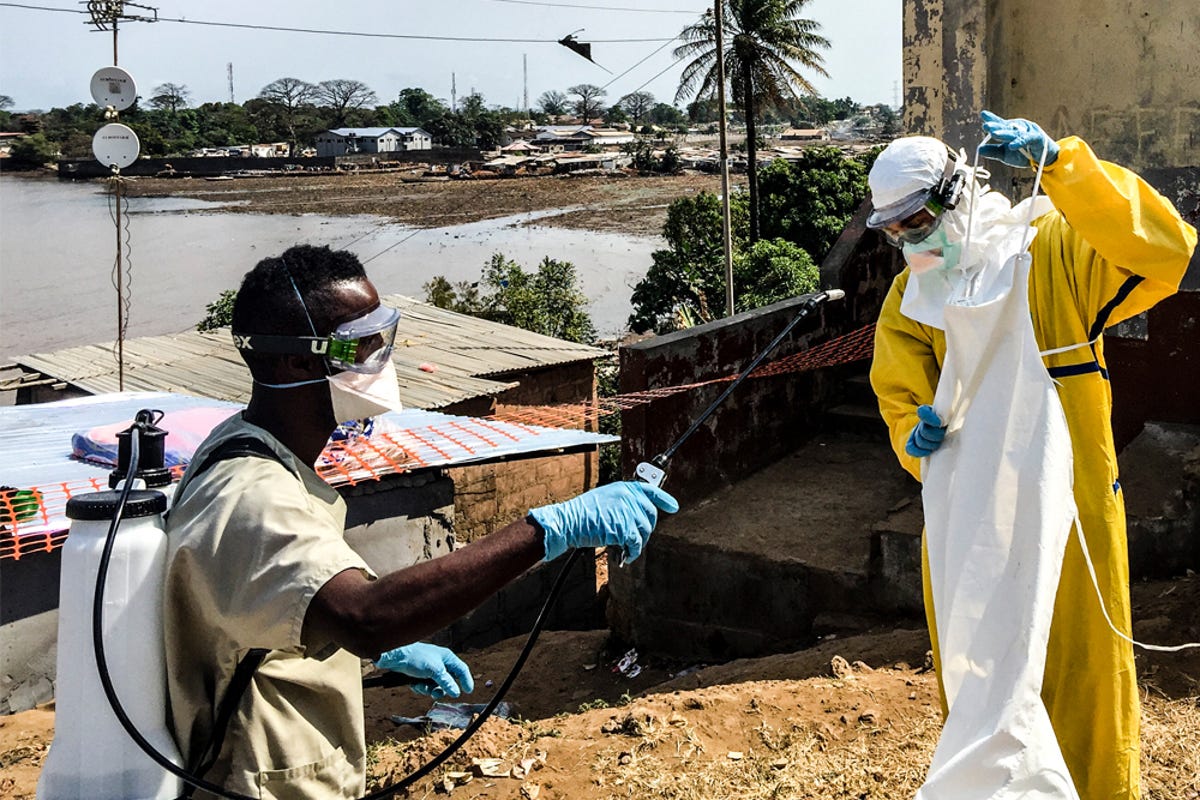 Slideshow-MSF-Fighting-Ebola-02.jpg