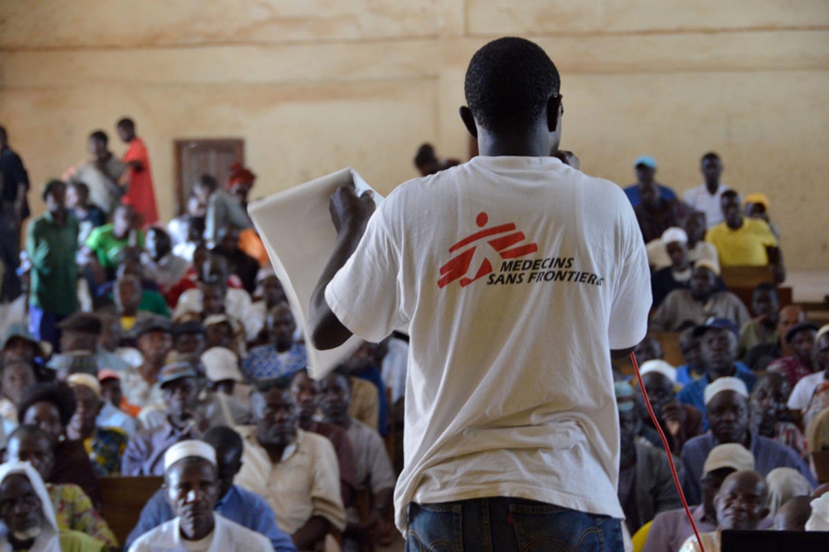 Slideshow-MSF-Fighting-Ebola-03.jpg