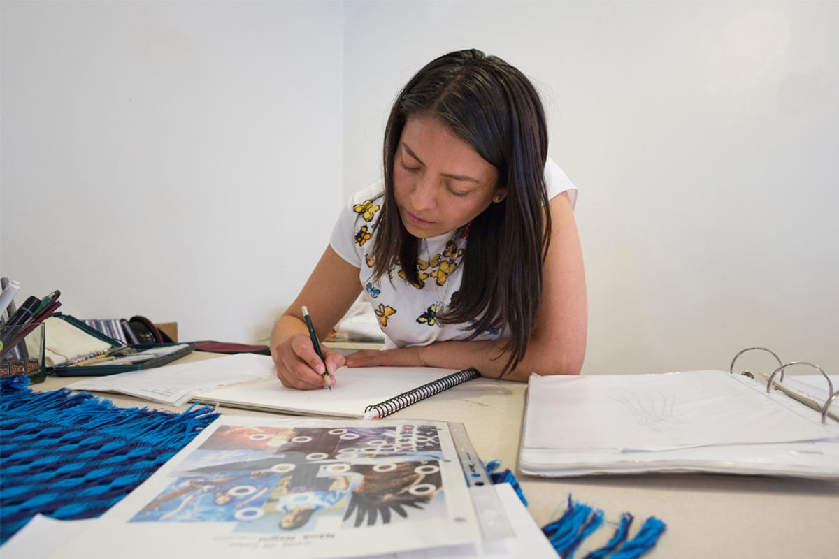 Slideshow-CREA-Women-micro-entrepreneur-01.jpg