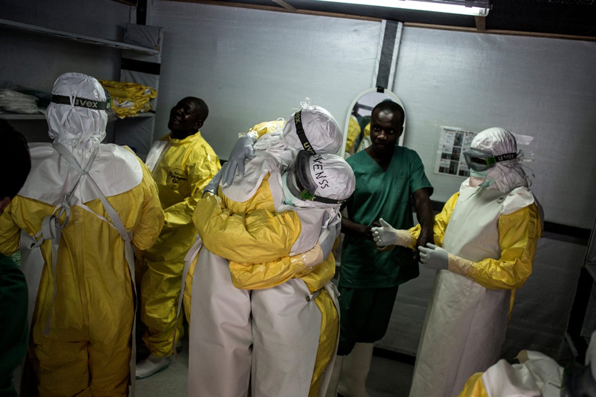 Slideshow-MSF-Fighting-Ebola-06.jpg