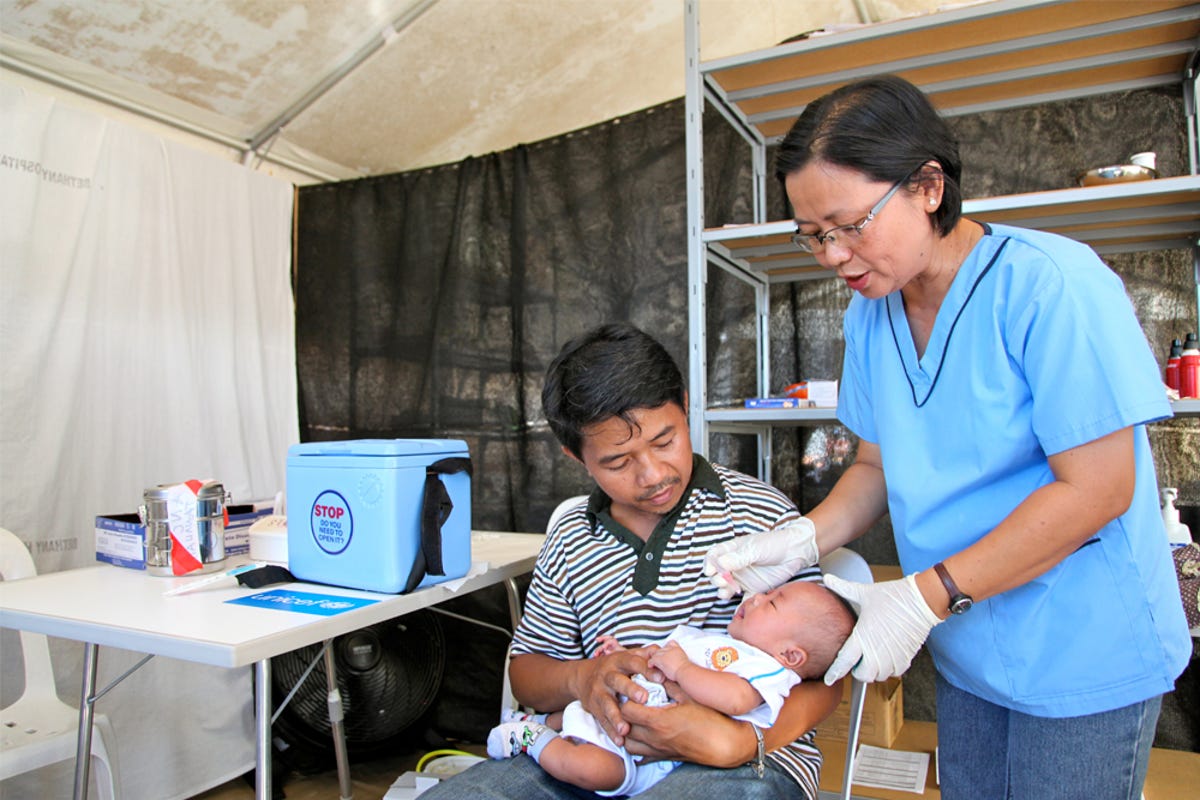 Slideshow-UNICEF-Philippines-Getting-water-01.jpg